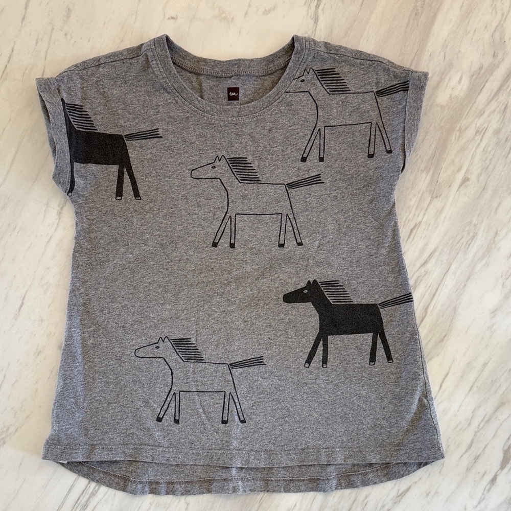 Tea Collection Girls Gray Tunic Shirt with Horse Print. Size 5.